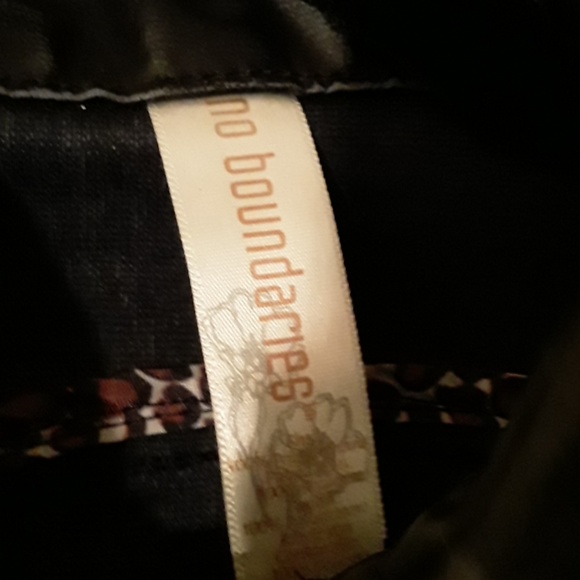 Woman leather jacket - Picture 2 of 3